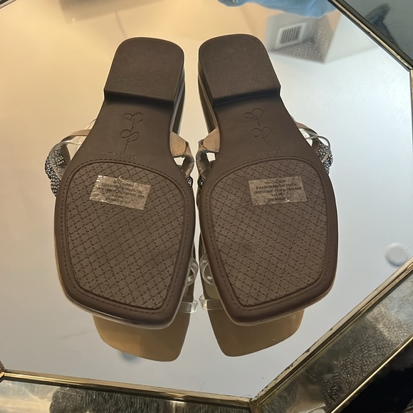 Jessica Simpson Rowine Toe Loop Flat Sandal - Picture 2 of 3